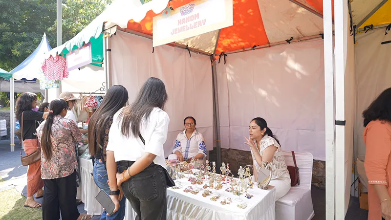 A MommyFest Studio interaction